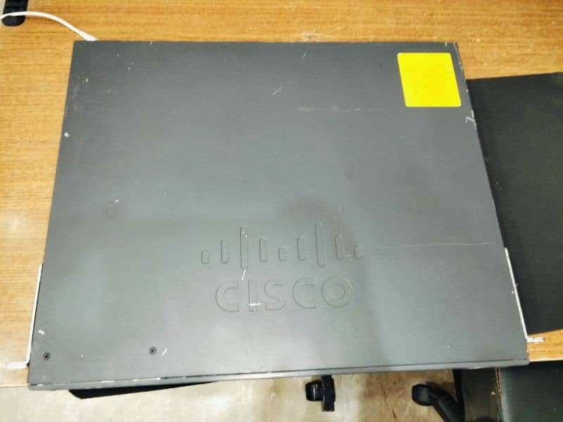 Cisco 48 Port Gigabit POE manageable Switch 1