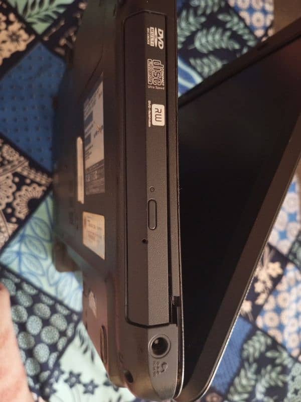 low price laptop Toshiba laptop Good condition 4