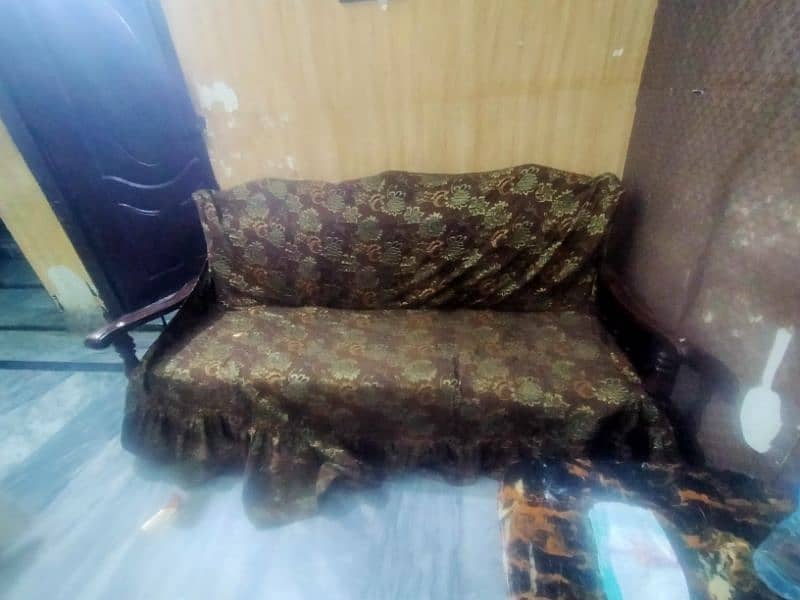 Wooden Sofa Set in Good Condition 2