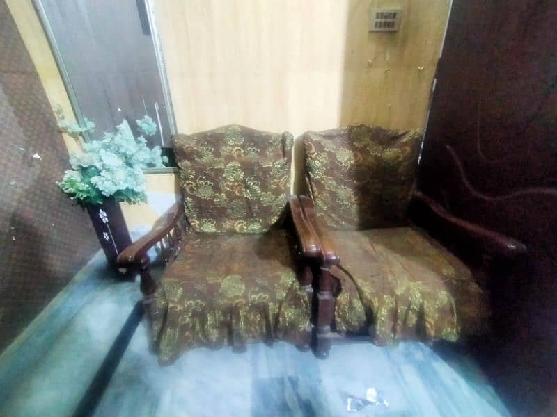 Wooden Sofa Set in Good Condition 3