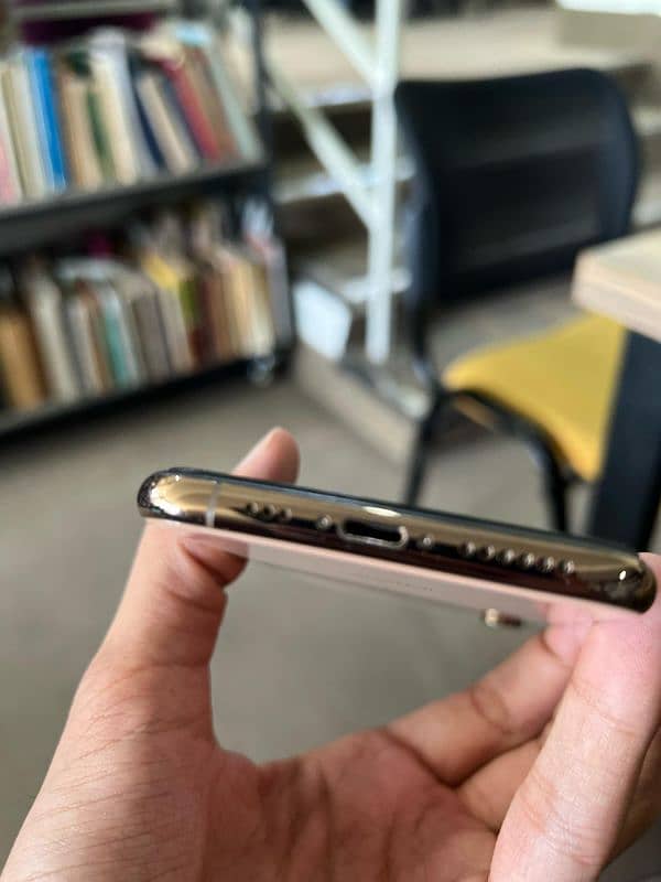 Iphone xs gold 1