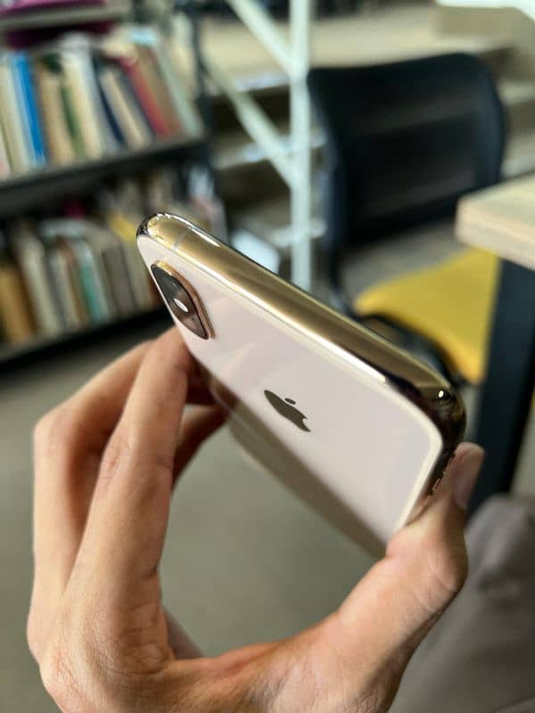 Iphone xs gold 3