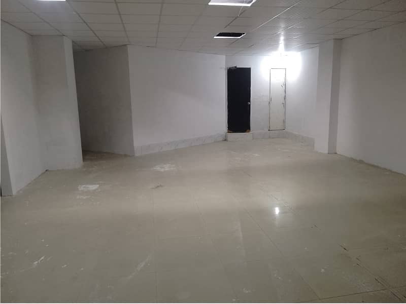 Area 700 Square Feet Brand New Corporation Office Available For Rent In Main Boulevard Road Gulberg 3 Lahore 4