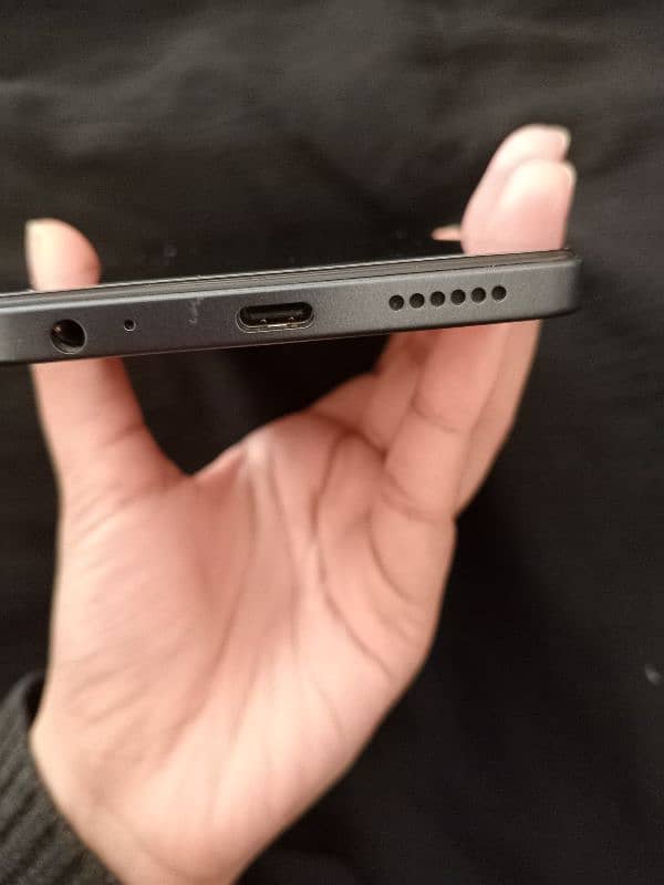 Tecno Spark 30 Bumblebee edition 5