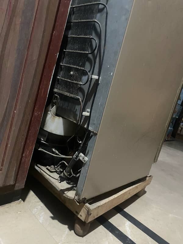 Haier Refrigerator HRF-272 5