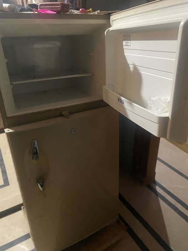 Haier Refrigerator HRF-272 6