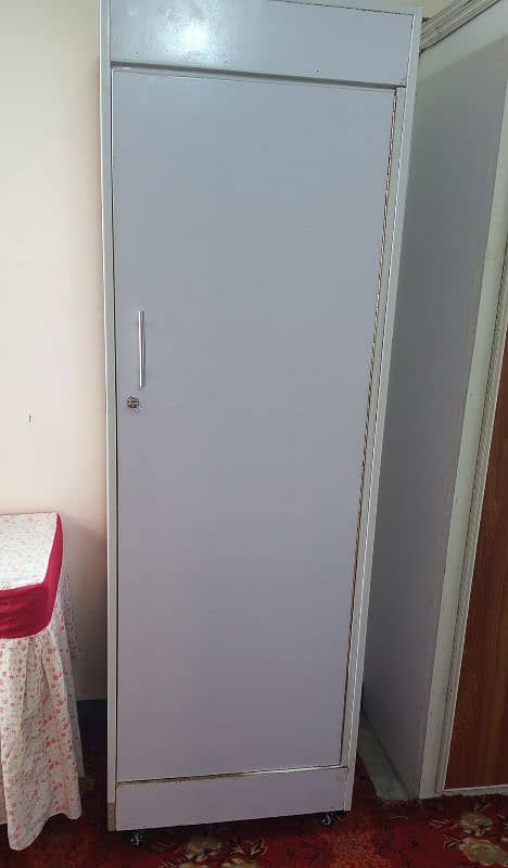 single door cupboard in almost new condition 1