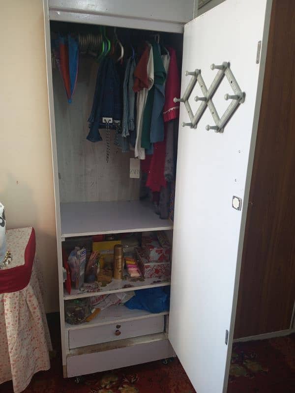 single door cupboard in almost new condition 2