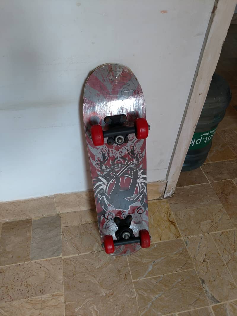 Kids Skate Board / Kids Table / Good Condition / Ready to Use 1