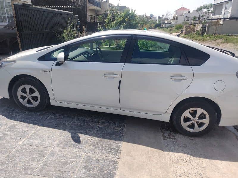 Toyota Prius 2012 1