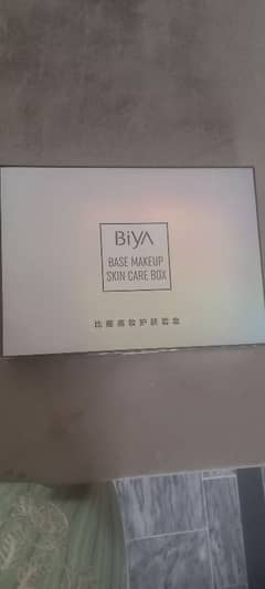 original Biya facial kit with holding 3 items.