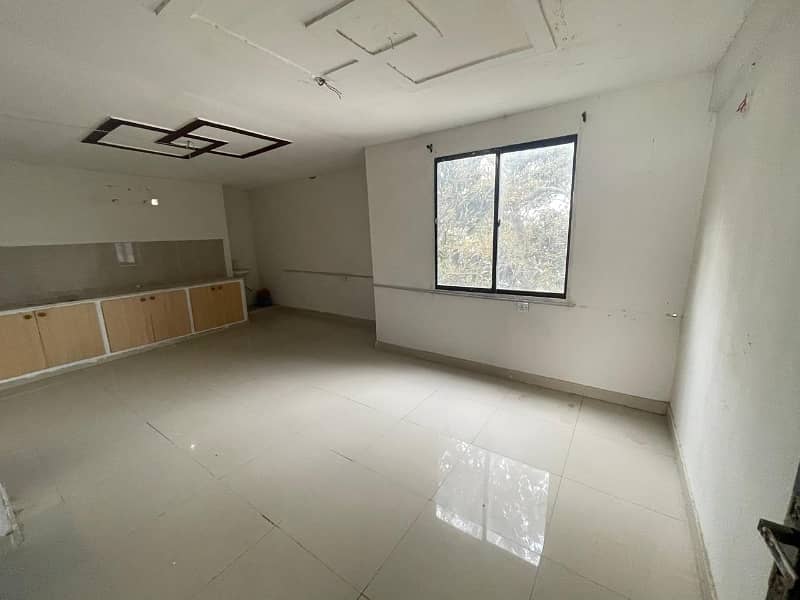 2400 Square Feet Penthouse For sale In Rs. 25000000 Only 4