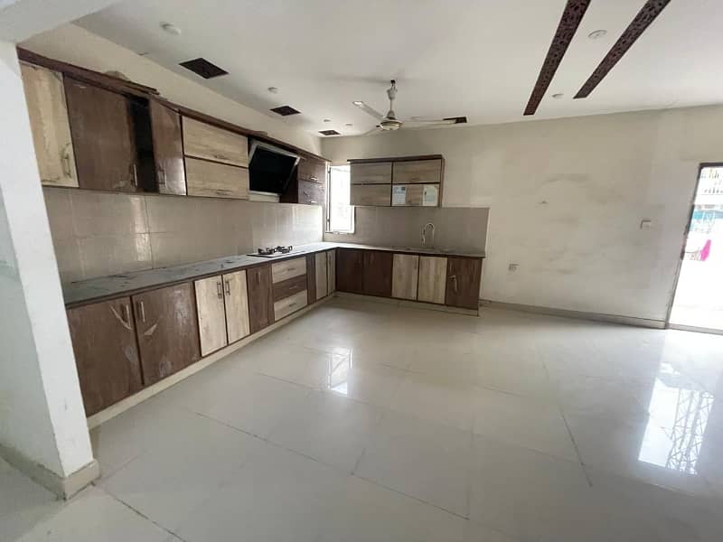 2400 Square Feet Penthouse For sale In Rs. 25000000 Only 13