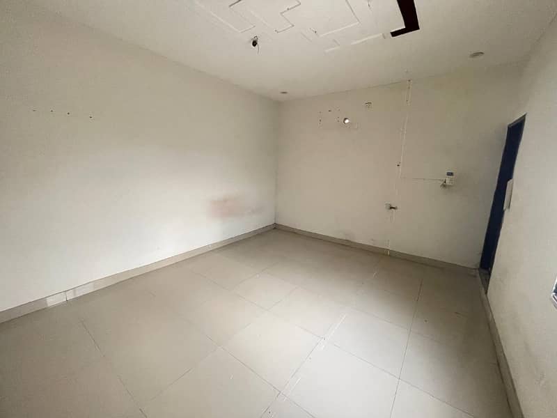 2400 Square Feet Penthouse For sale In Rs. 25000000 Only 15