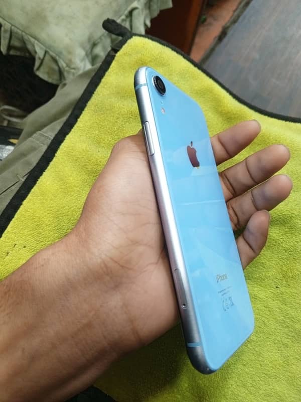 i phone xR 64 jb non PTA 03461772923 11