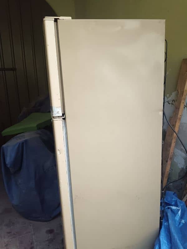 Haier Fridge Medium size Length 5 Feet 2