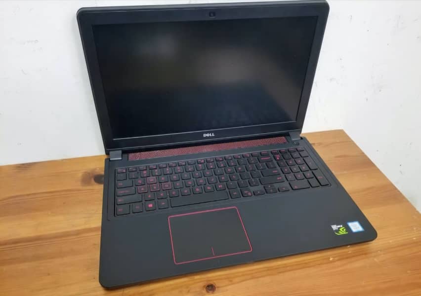 Dell Inspiron 5577 Gaming Laptop (8GB,GTX 1050) 1