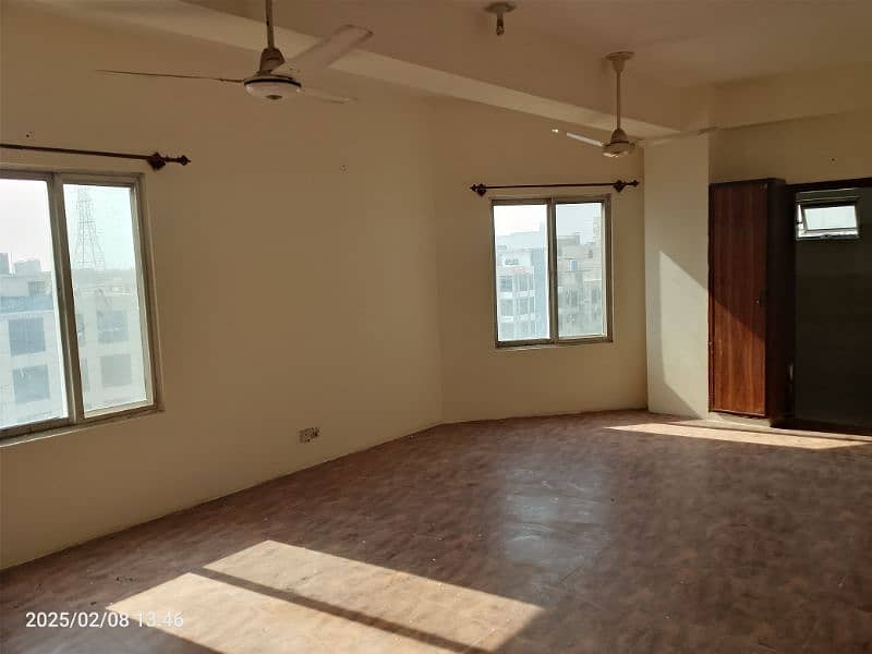 Studio apartment for rent Markaz 1