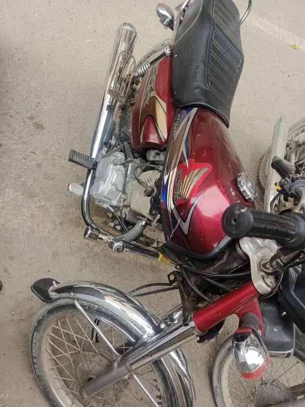 HONDA 125 GENUINE 4