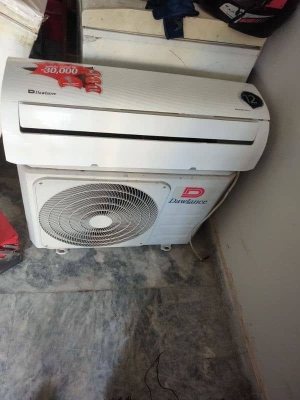 Dowlance Inverter 1 ton AC price 70,000 One year use 0