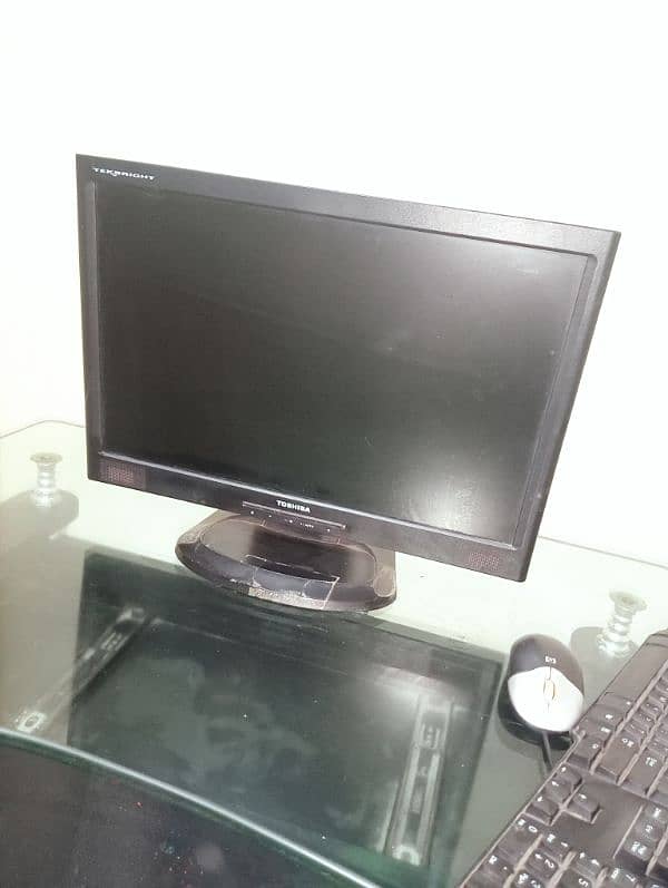 TABLE WITH LED COMPUTER IN GOOD CONDITION. WITH KEYBOARD MOUSE AND CPU. 1