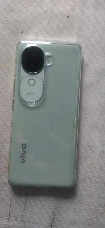 vivo v40e 10/10 condition full warranty 88000 only 1