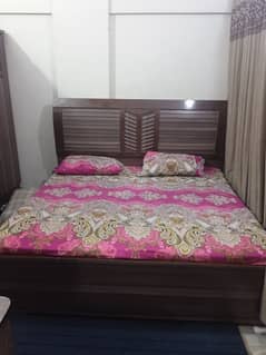 very good condition bedroom set without mattress