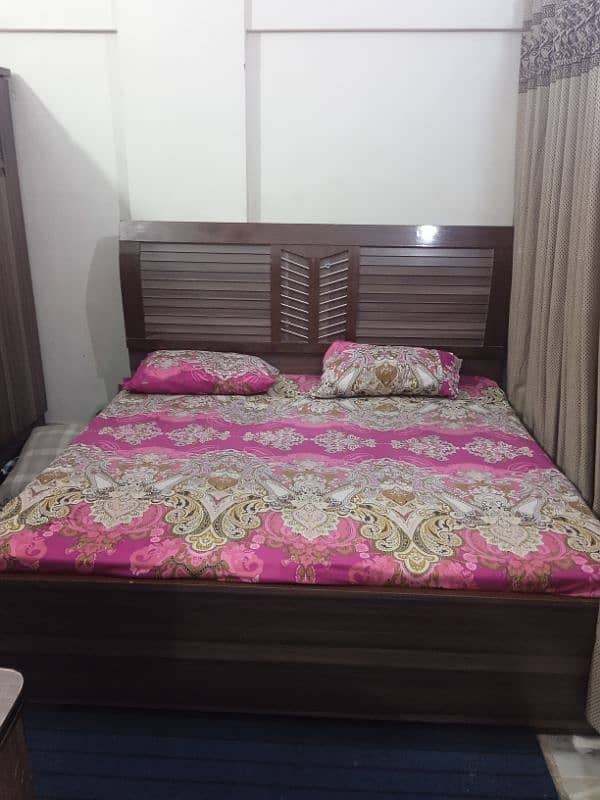 very good condition bedroom set without mattress condition 10/10 0