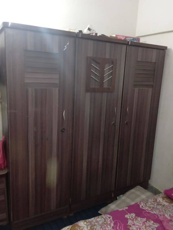 very good condition bedroom set without mattress condition 10/10 3