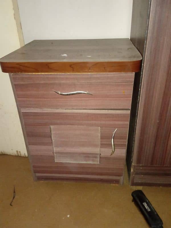 very good condition bedroom set without mattress condition 10/10 5