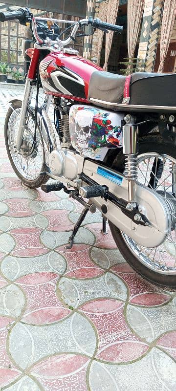 Honda 125 with Golden Number 4