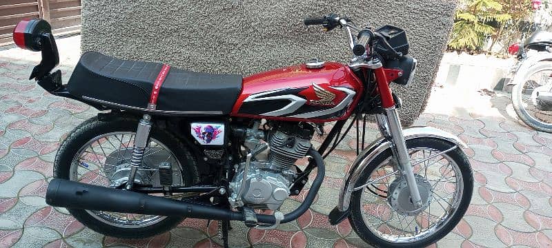 Honda 125 with Golden Number 7