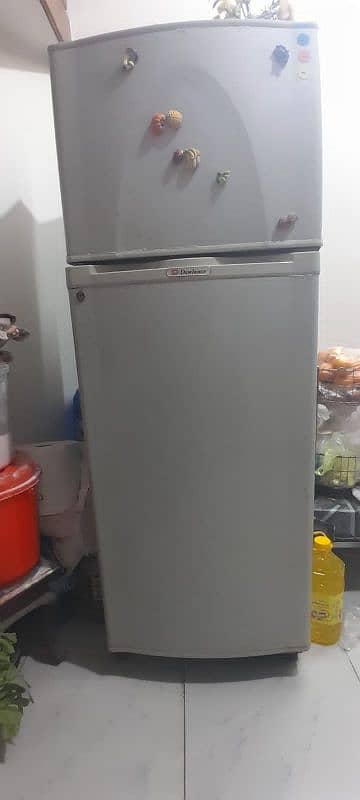 Medium size dawlance fridge 7