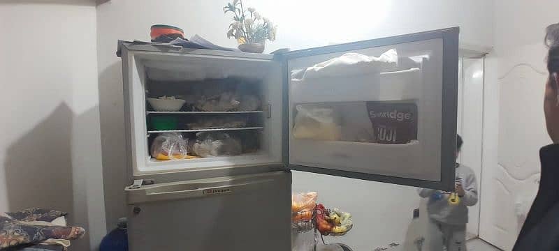 Medium size dawlance fridge 8