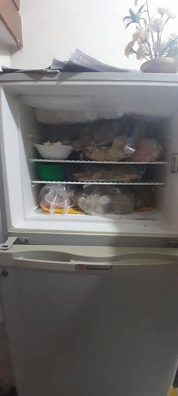 Medium size dawlance fridge 9