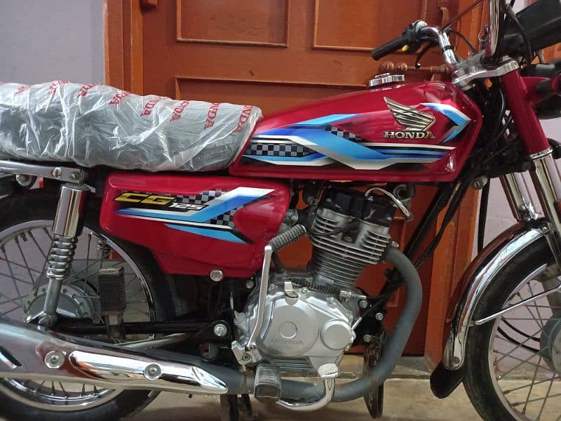 HONDA CG 125 model 2024 karachi numbr frist owner 0