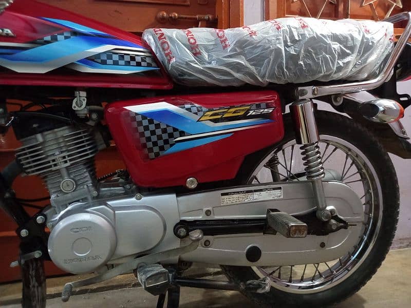 HONDA CG 125 model 2024 karachi numbr frist owner 1