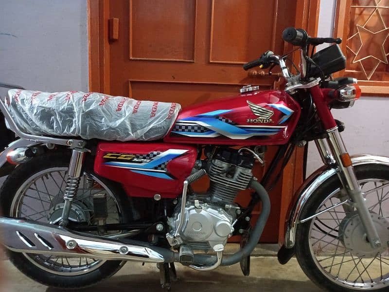 HONDA CG 125 model 2024 karachi numbr frist owner 4