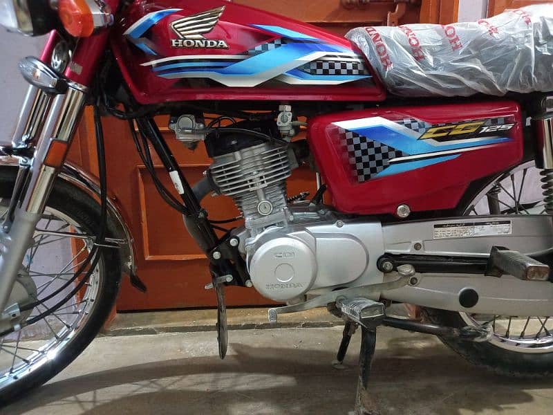 HONDA CG 125 model 2024 karachi numbr frist owner 5