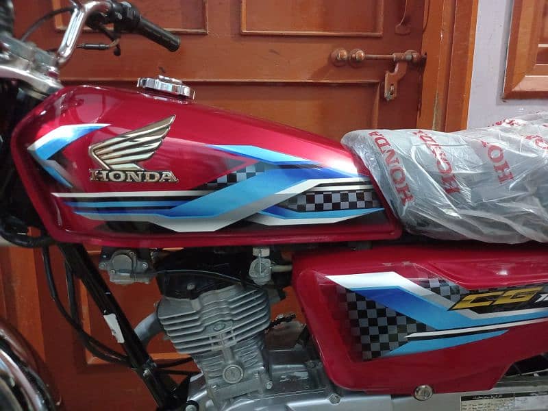 HONDA CG 125 model 2024 karachi numbr frist owner 8