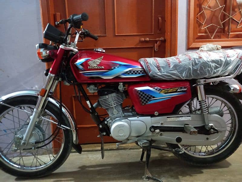 HONDA CG 125 model 2024 karachi numbr frist owner 10