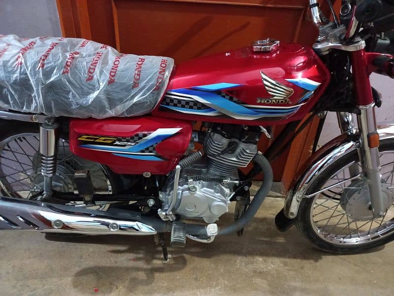 HONDA CG 125 model 2024 karachi numbr frist owner 11