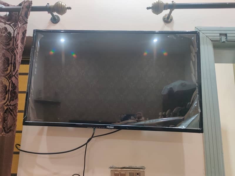 Haier LED 32 Inches With Box, only 2 months used 4