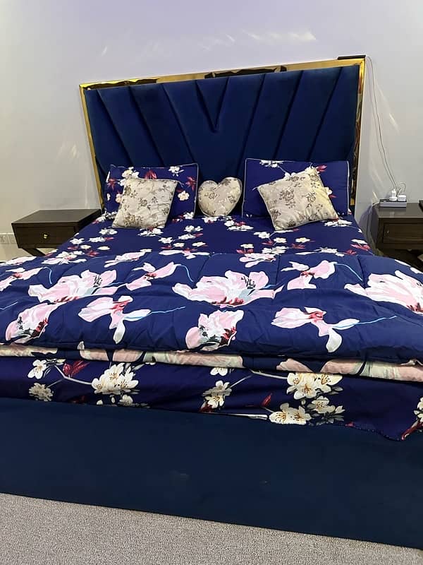 Queen size bed 3