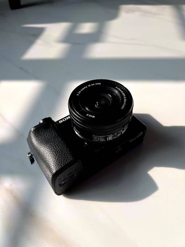 Sony A6400 with 16_35mm lens for sale 10/10 condition Slightly used 3