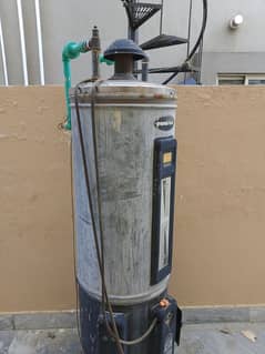 geyser For sale in good condition and working