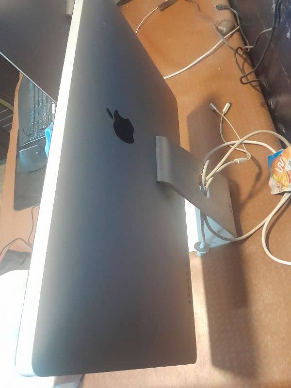 apple thunderbolt 27-inch monitor 2