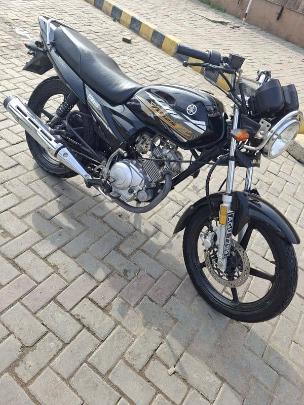 ybr 125z dx all ok lush condition 2021 kay 12 month ki bike hai 0