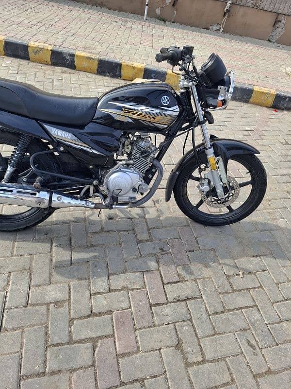 ybr 125z dx all ok lush condition 2021 kay 12 month ki bike hai 1