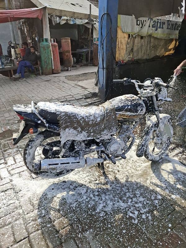 ybr 125z dx all ok lush condition 2021 kay 12 month ki bike hai 8